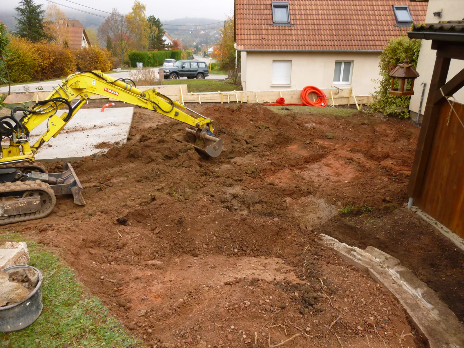 Terrain et abords avant le pavage de la cour à Lutzelhouse