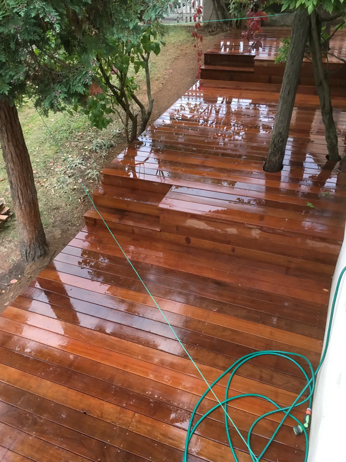 Terrasse en bois réalisée au pied de la maison à Strasbourg